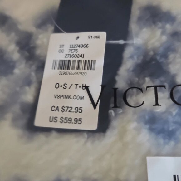 Victoria's Secret PINK Cozy Plush Fuzzy Weekender Duffle Bag Blue and Cream NWT - Picture 8 of 9